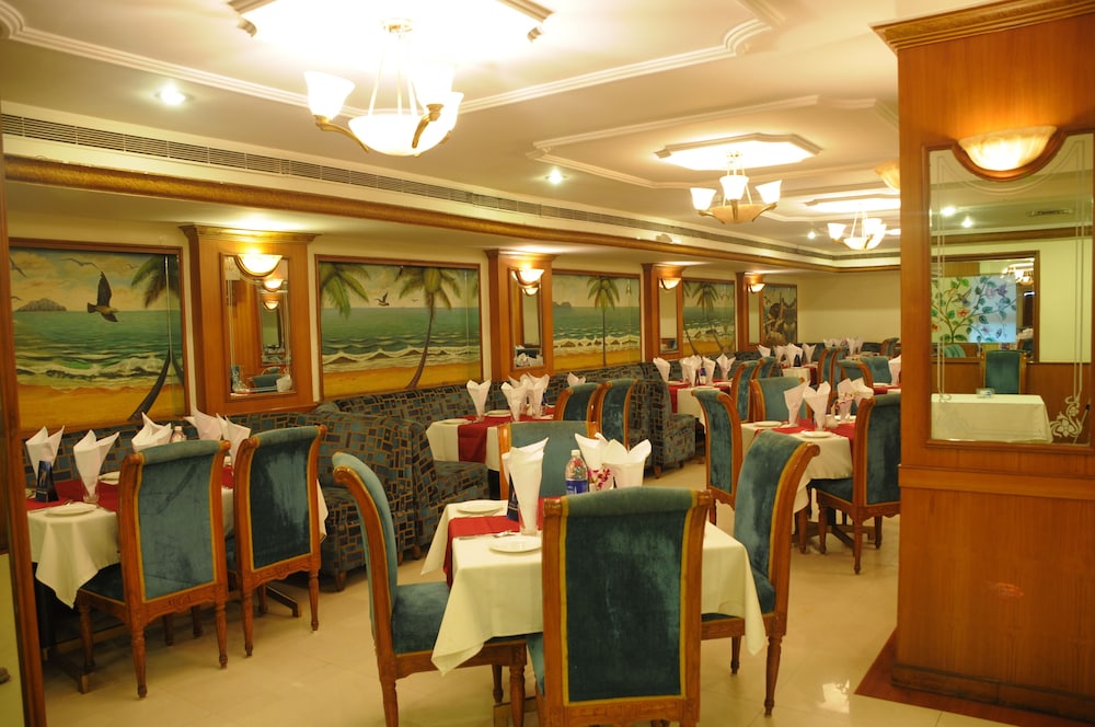 Nalapad's Hotel Bangalore International 15/18