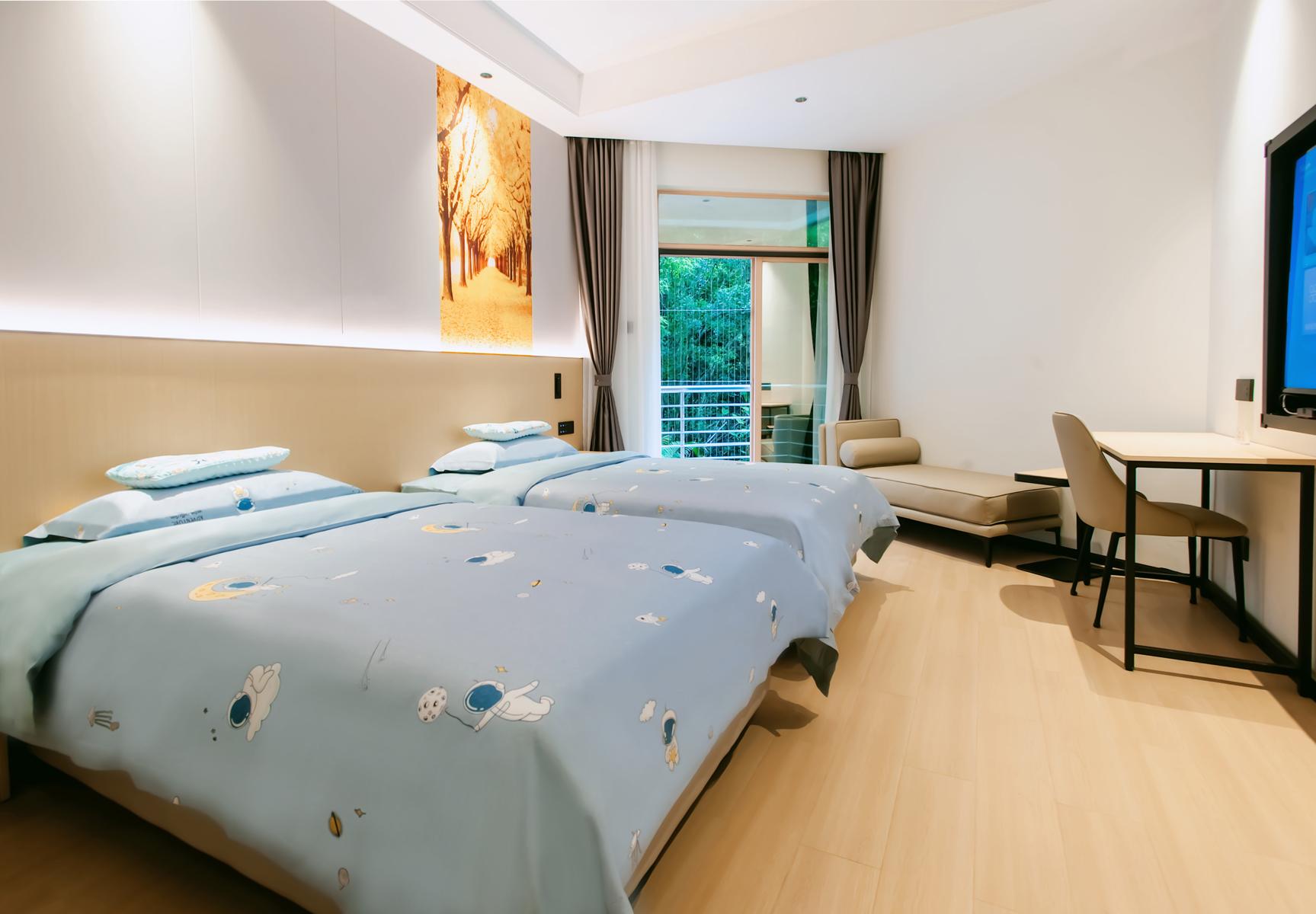 Hetai, Family, Twin Beds