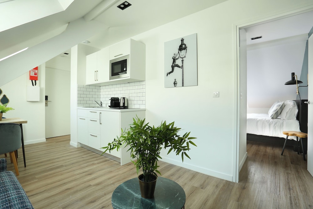 Short Stay Group Eiffel Village Serviced Apartments 37/50