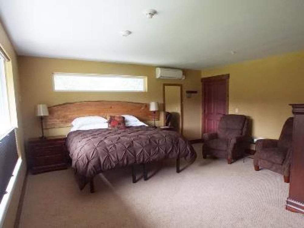 Comforts of Whidbey 5/34