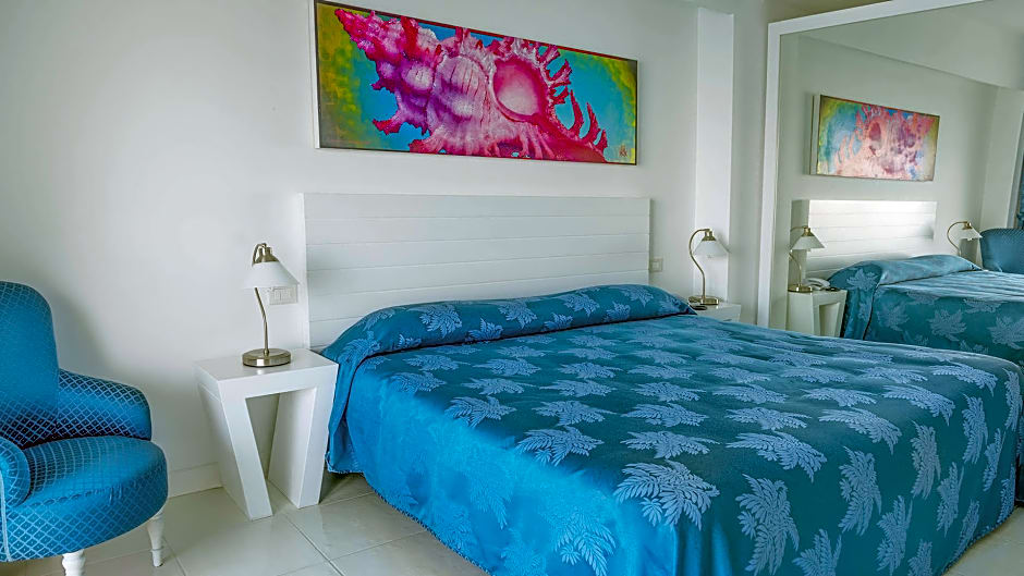 Classic, Double or Twin Bed, Lateral Side Sea View