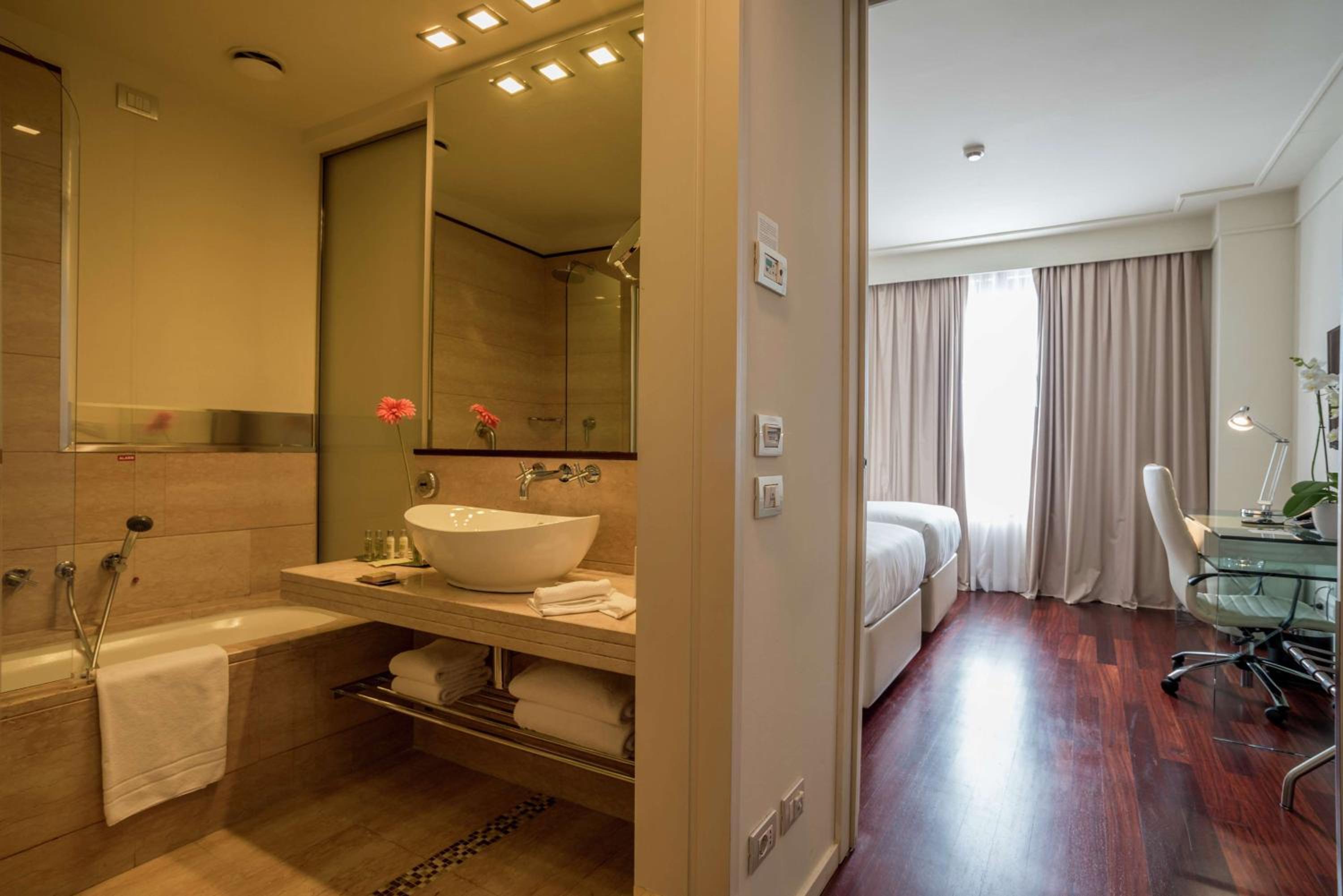 Room, Single Bed, DoubleTree by Hilton Florence Metropole 6/7