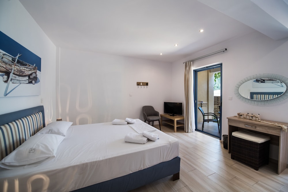 Ilianthos Apartments And Studios 3/50