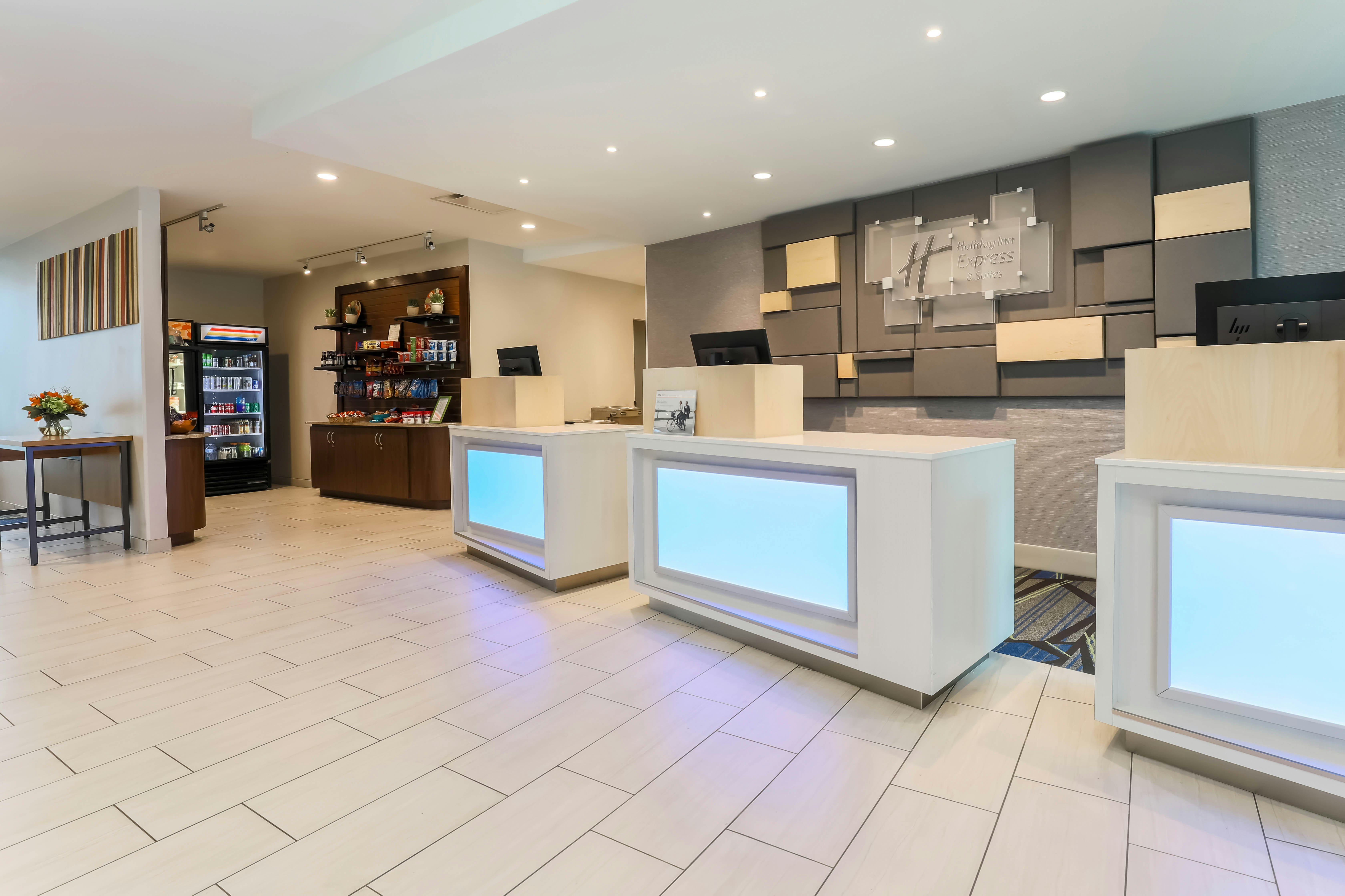 Holiday Inn Express & Suites Downtown Fort Worth 7/55