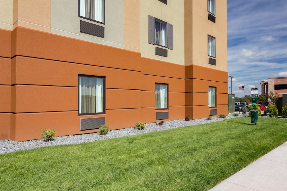 Candlewood Suites Eau Claire I-94 3/43