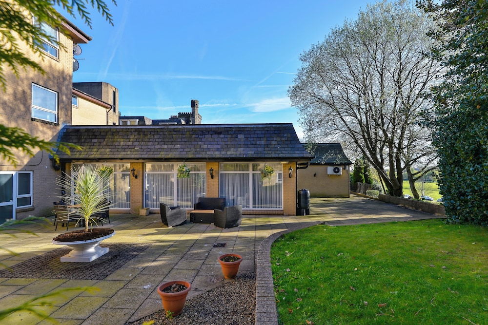Mercure Manchester Norton Grange Hotel & Spa 68/70