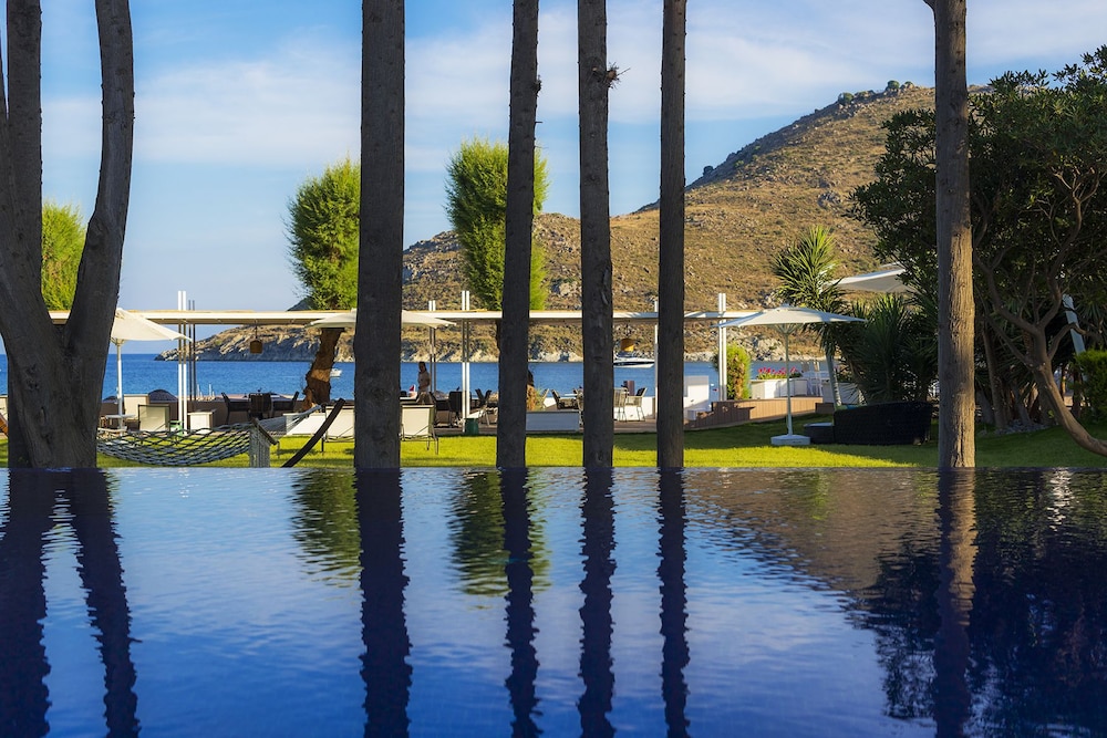LIV HOTEL BY BELLAZURE photo3