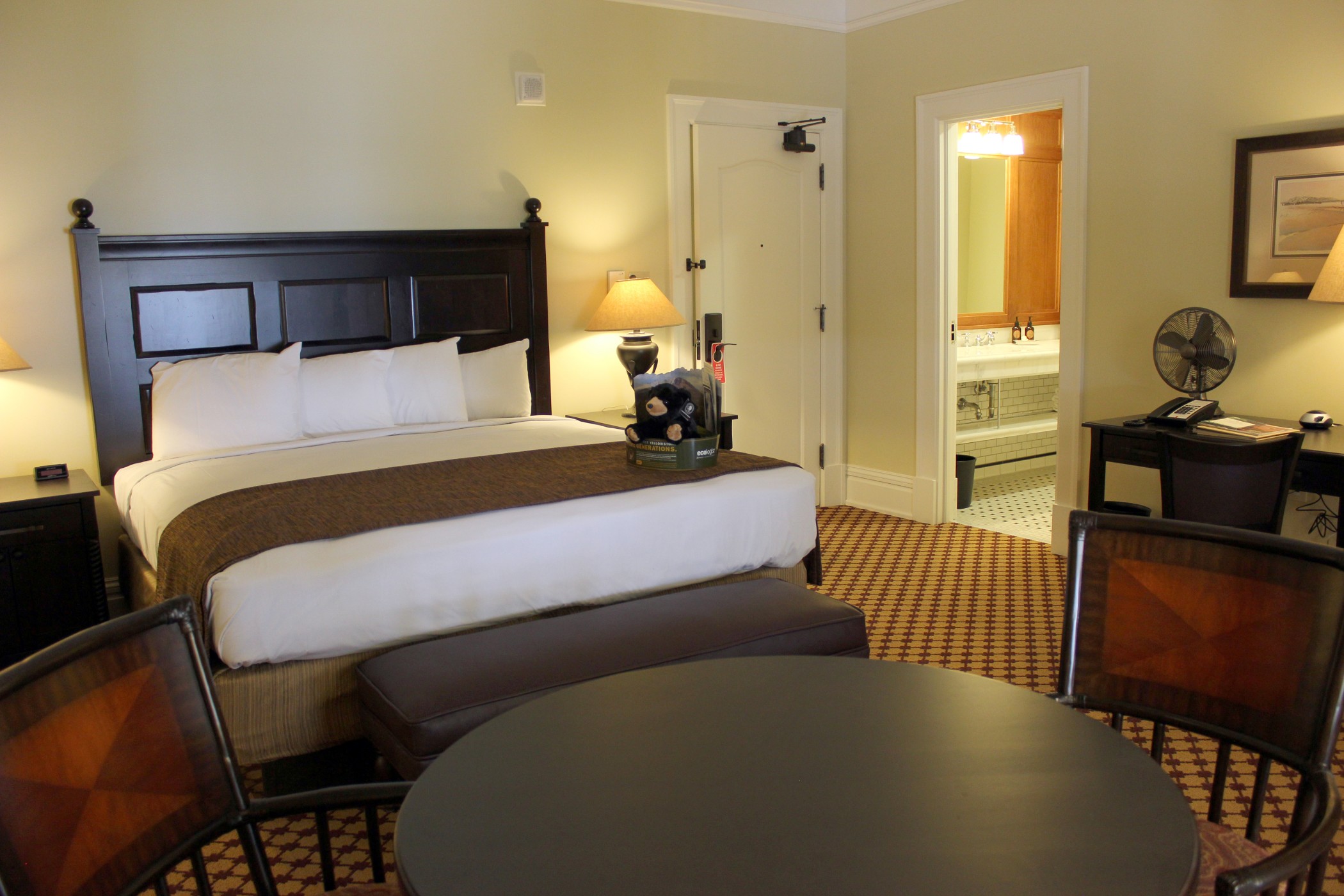 Lodge, Queen Bed