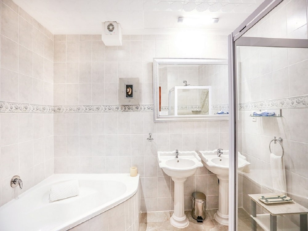 Misty Waves Boutique Hotel 70/79