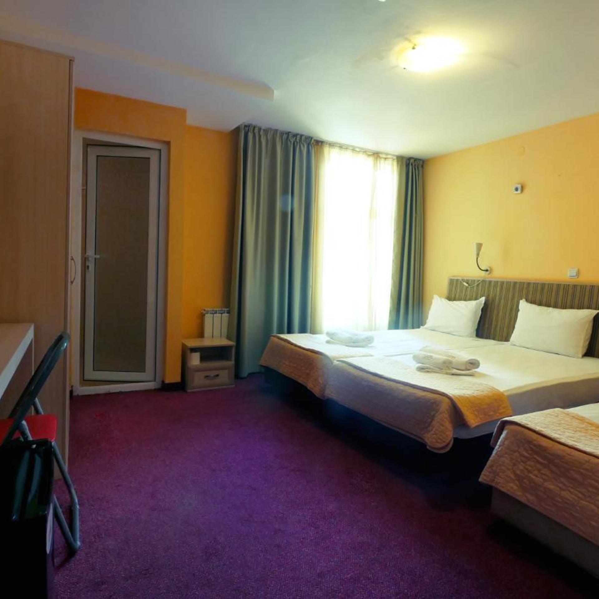 غرفة ثلاثية، Hotel Alabin Central 2/5