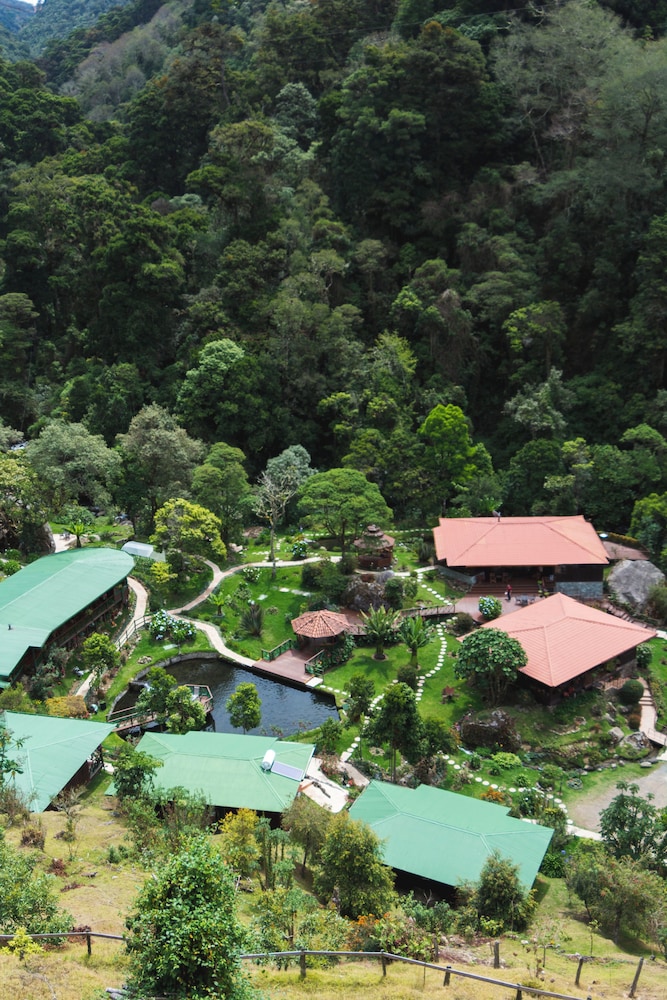 Trogon Lodge 40/46
