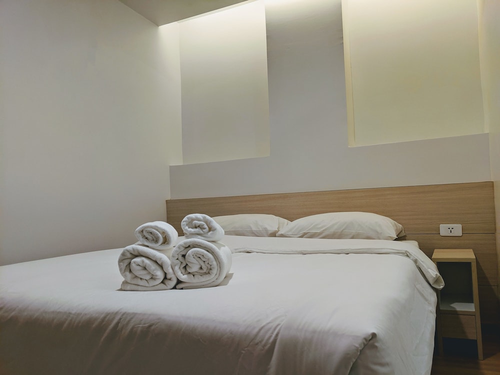 SUPERIOR, QUEEN BED, PRIVATE BATHROOM
