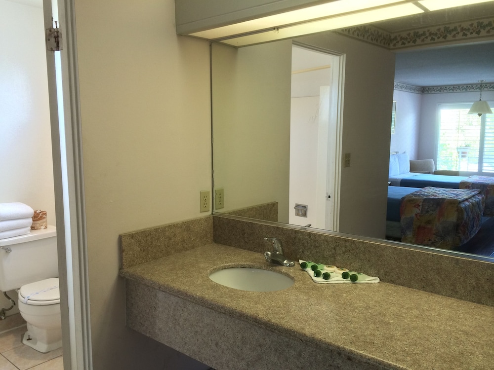 Alamo Inn Suites 60/61