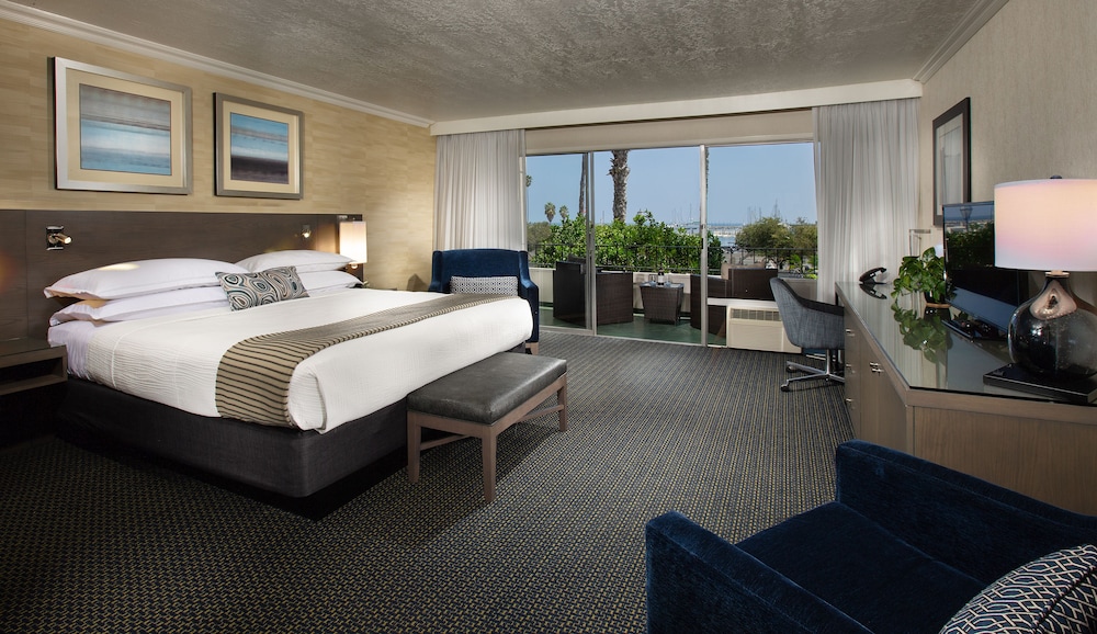 WEST BEACH INN A COAST HOTEL 21/65