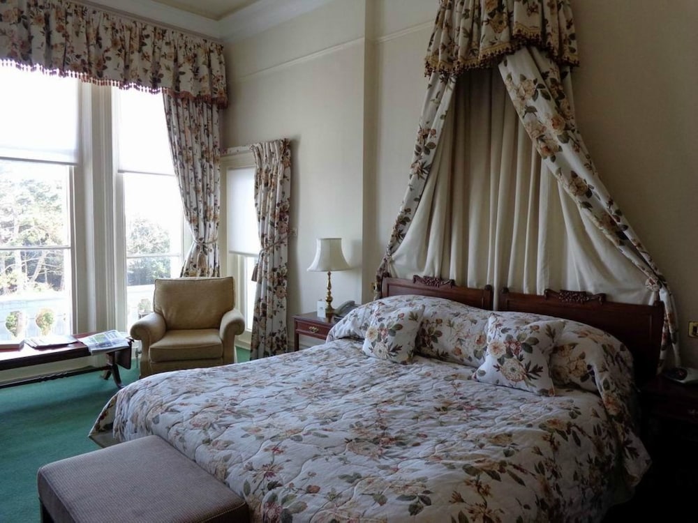 Grand Hotel Eastbourne 27/74