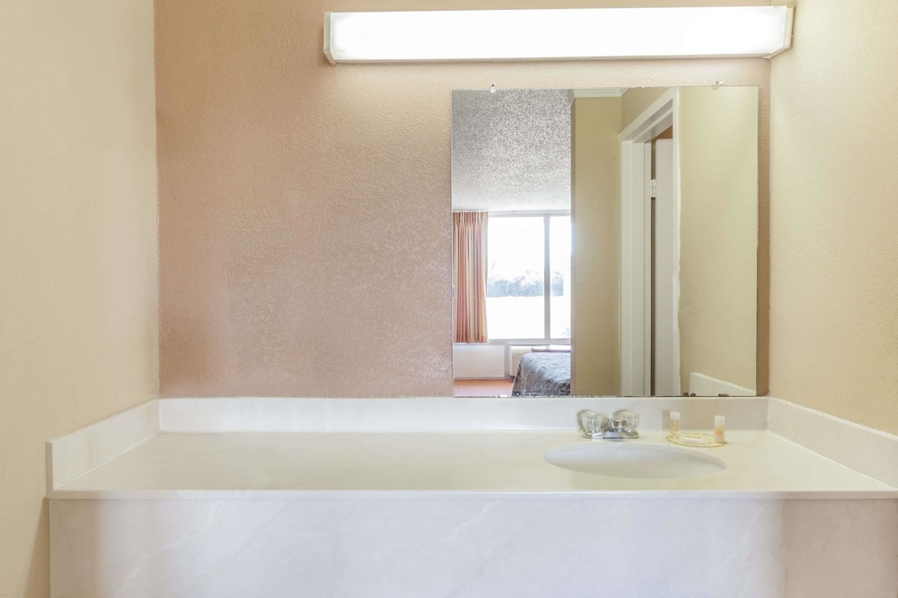 Days Inn By Wyndham Hillsboro Tx 22/37