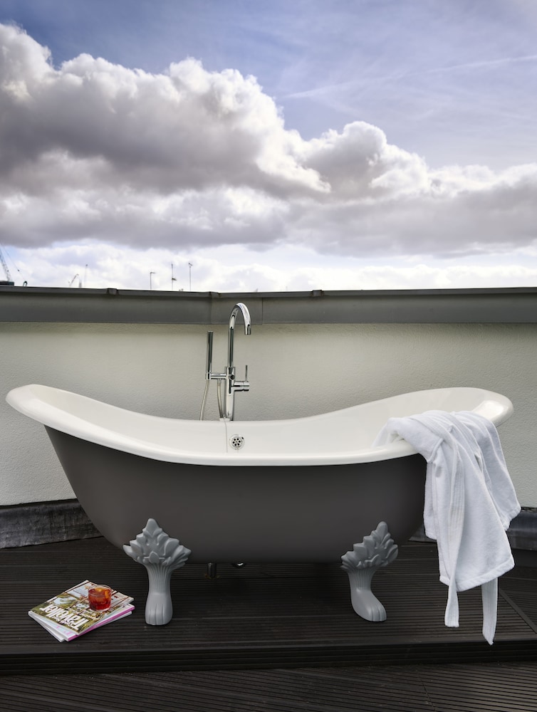 Marrable's Farringdon Hotel 28/36