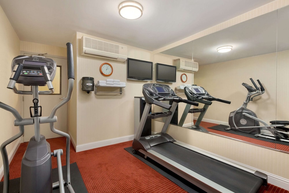 Ramada by Wyndham Oakland Downtown City Center 28/42