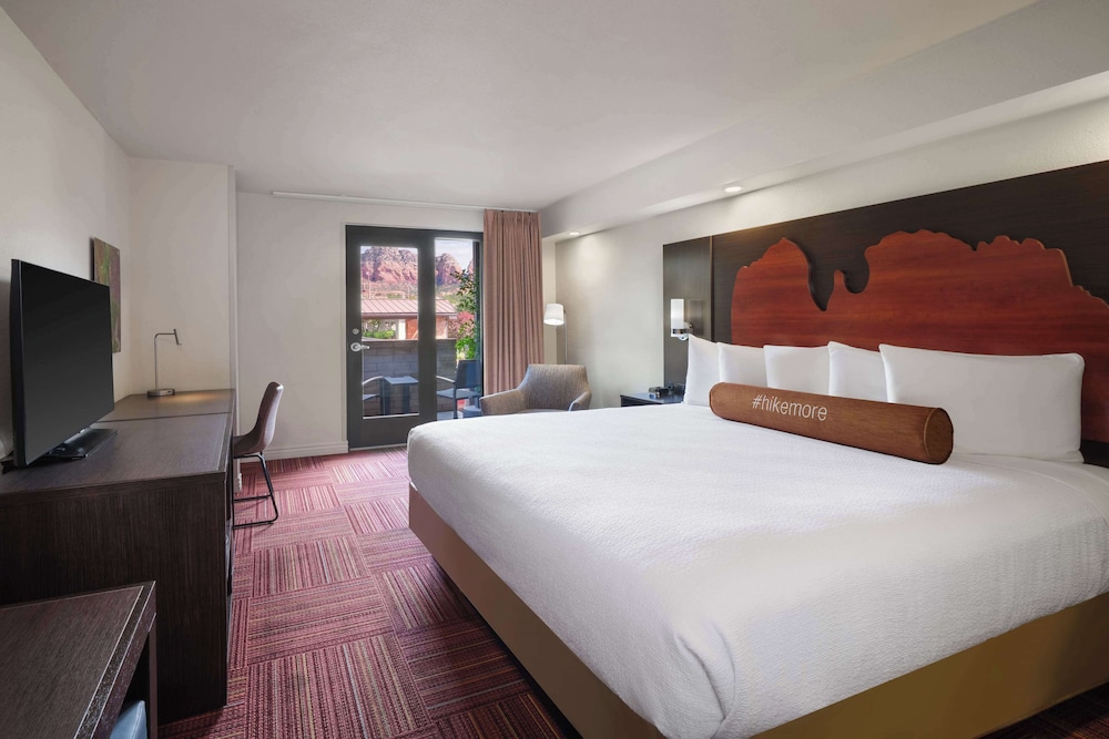 STANDARD, KING BED, PATIO