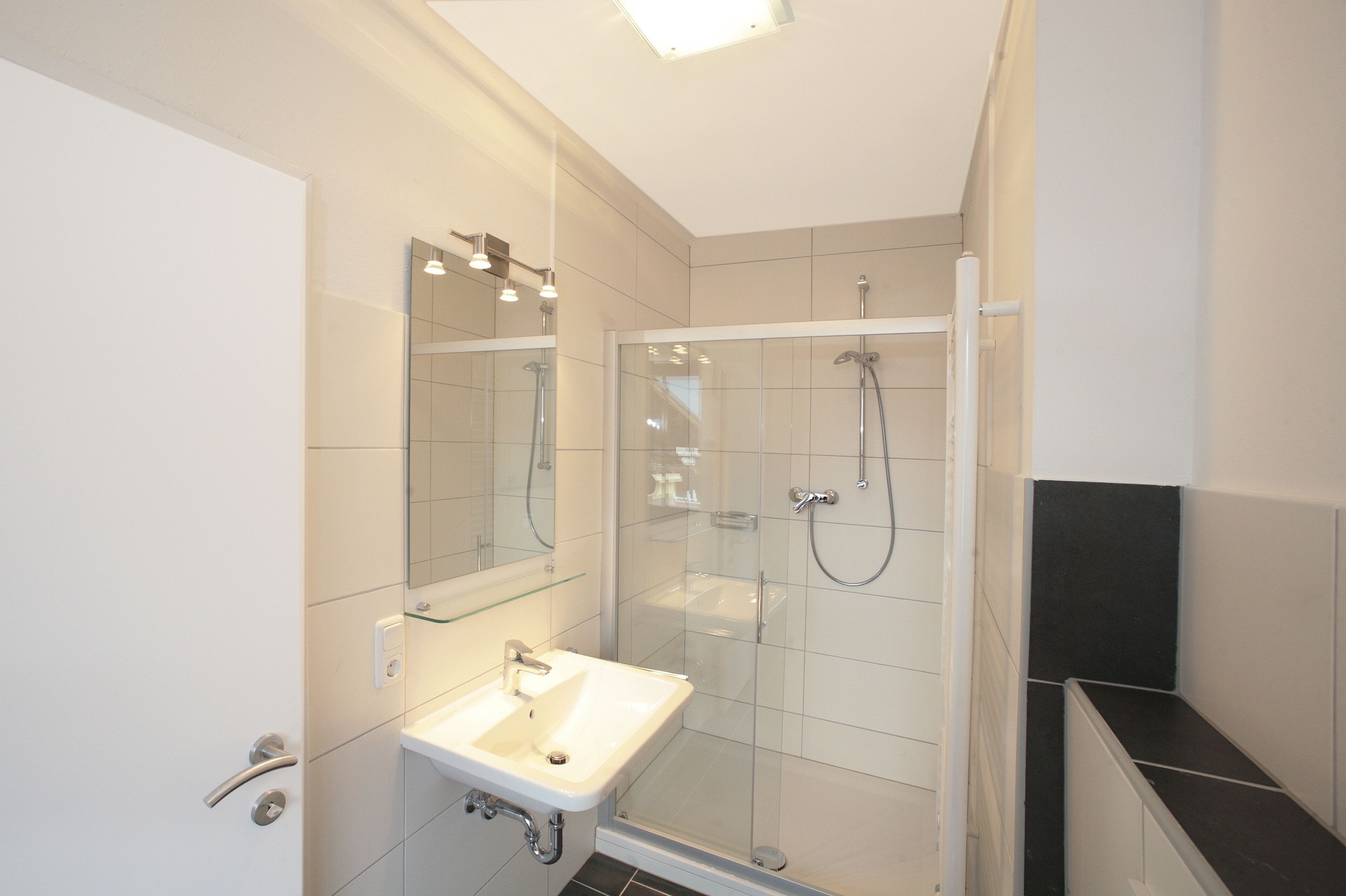 ECONOMY, DOUBLE BED, LAKE VIEW, BALCONY