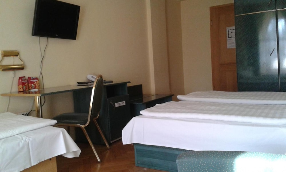 BARA HOTEL 45/50