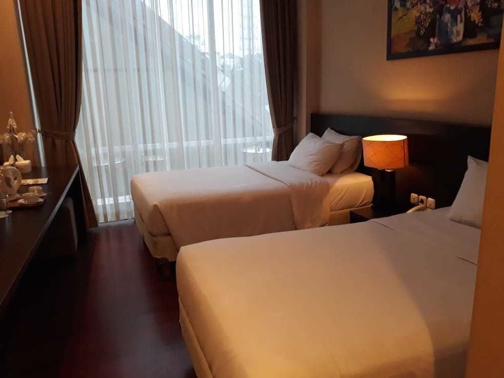 Oasis Siliwangi Sport Hotel 11/48
