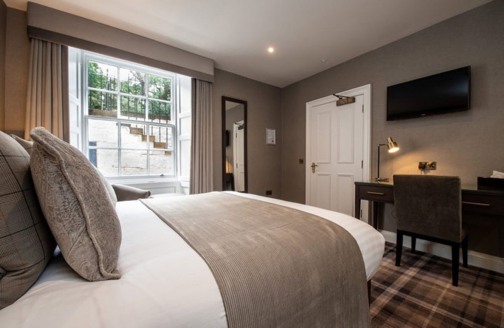 Royal Scots Club Hotel 23/56
