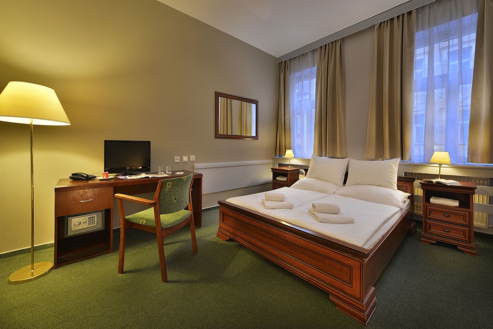 Three Crowns Hotel 21/55