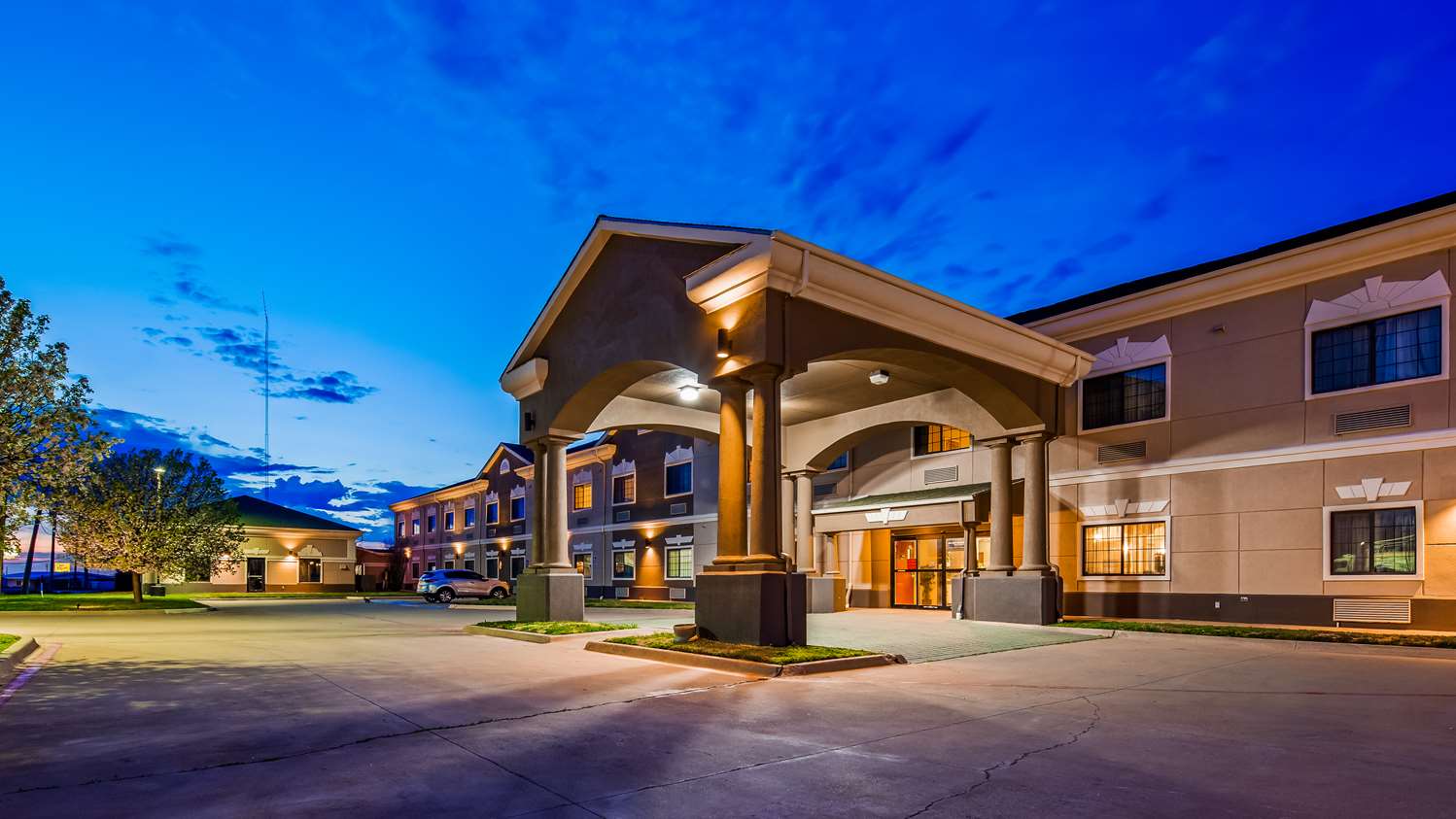 SURESTAY PLUS HOTEL BY BEST WESTERN QUANAH 2/28