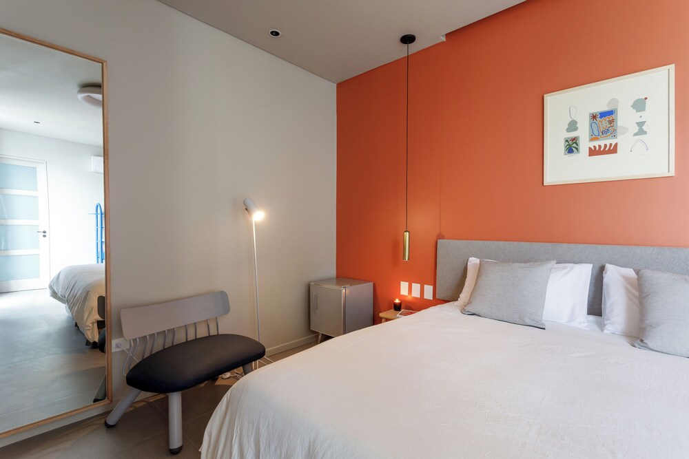 SUPERIOR, QUEEN BED