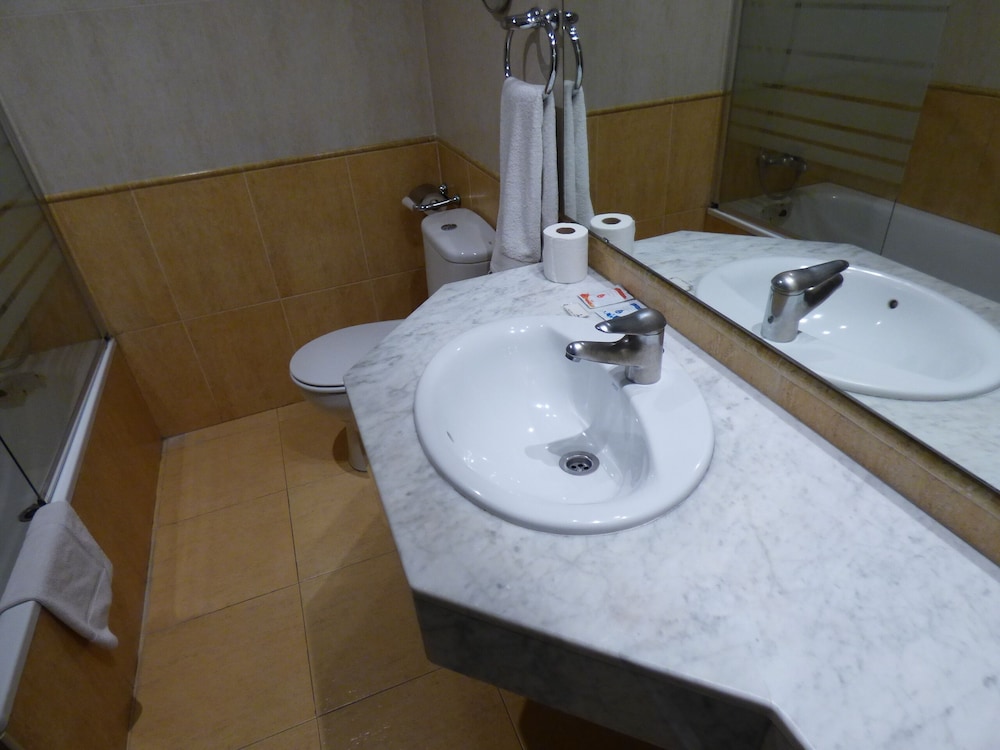 Hotel Moderno BCN 69/70