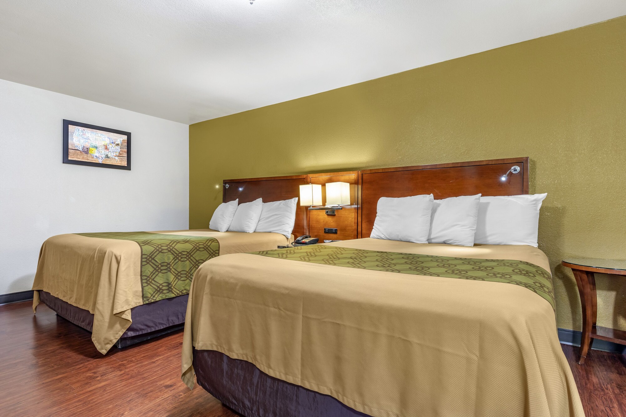 STANDARD, 2 QUEEN BEDS