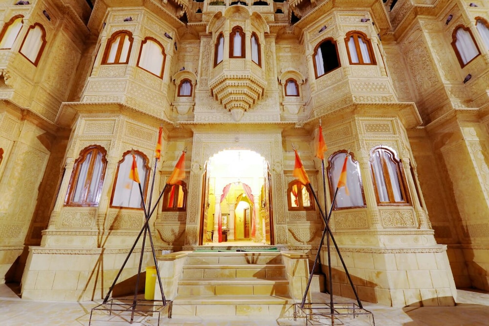 Vista Rooms at Patwa Haveli Road 43/63