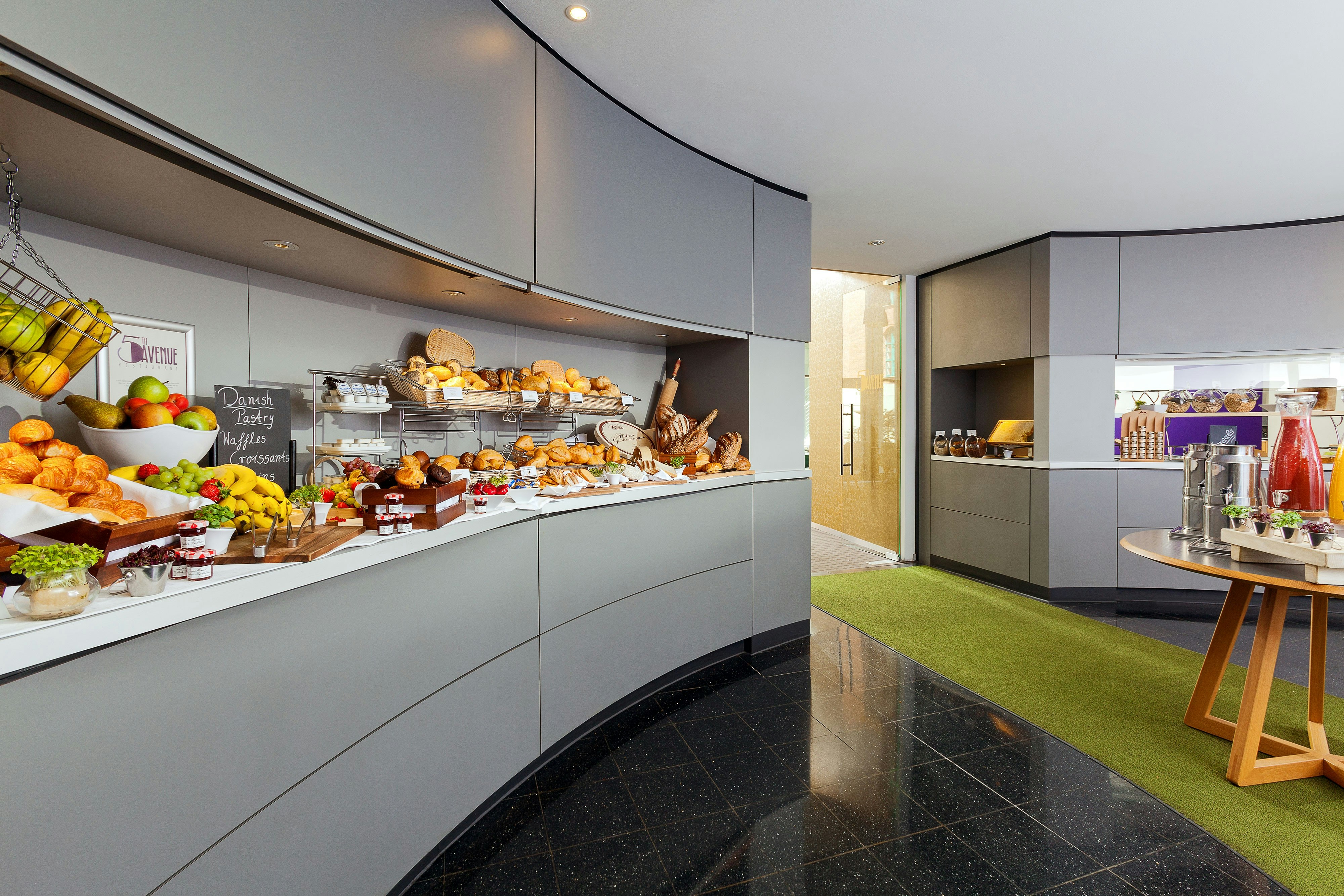 Lobby at Sheraton Hannover Pelikan Hotel, HANNOVER