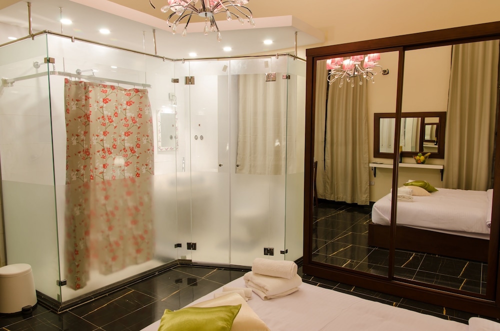 Grand Agor Hostel 38/39