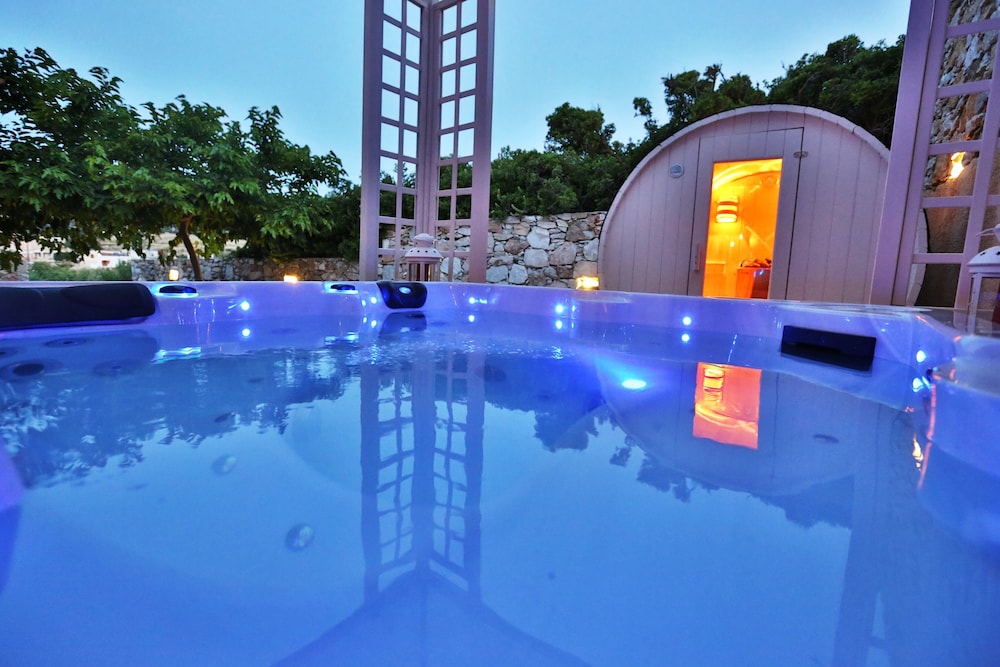 Ventoura Studios & Apartments 24/41