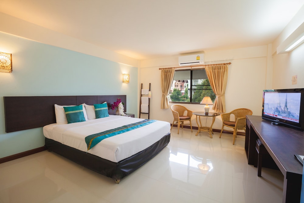 Nak Nakara Hotel 15/74