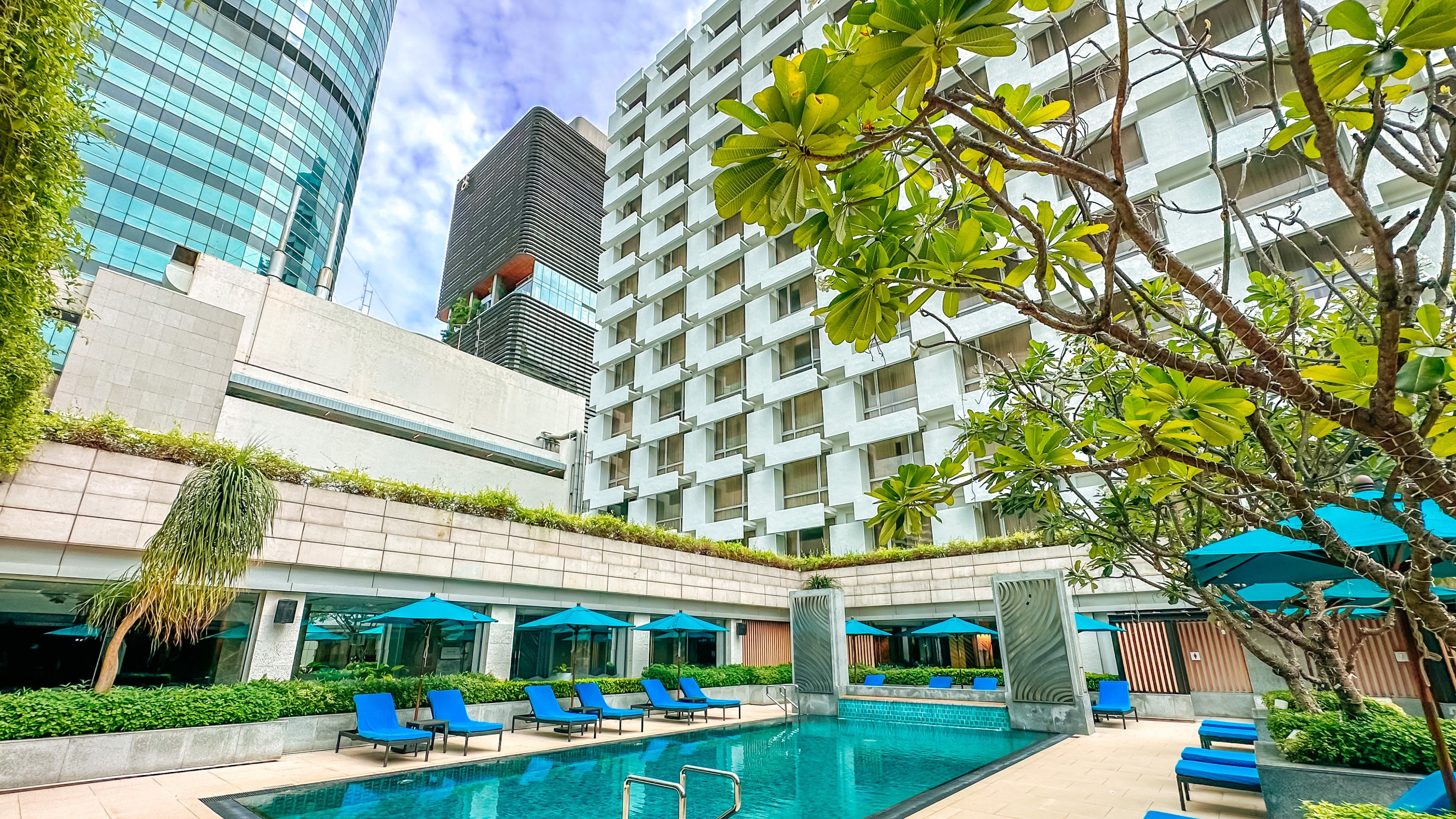 Holiday Inn Bangkok Hotel 4/76