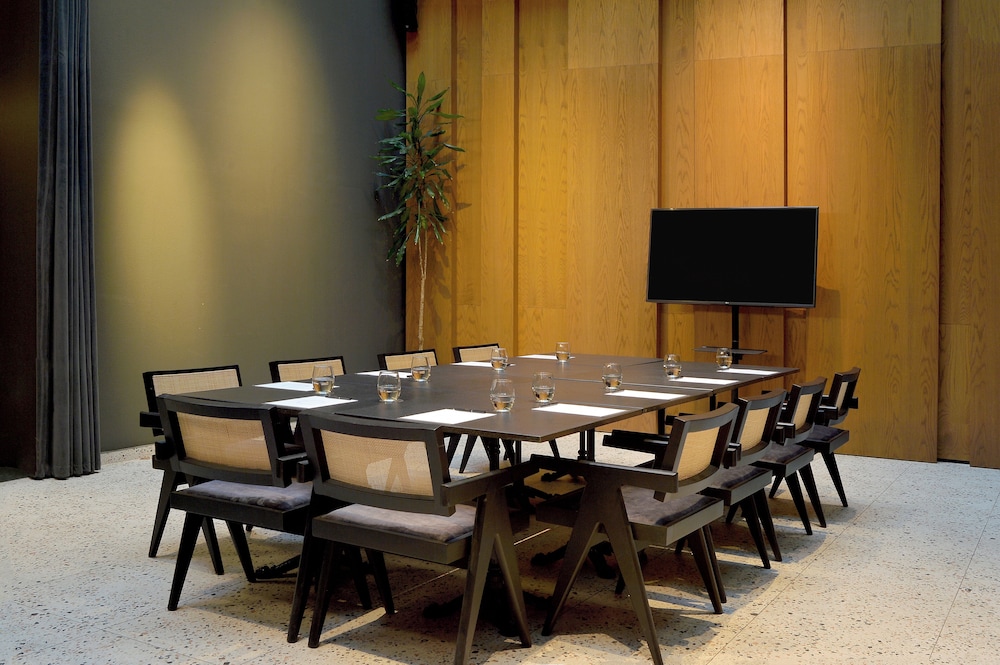 The Editor Athens Hotel, managed by Vassilicos House of Hospitality 65/73