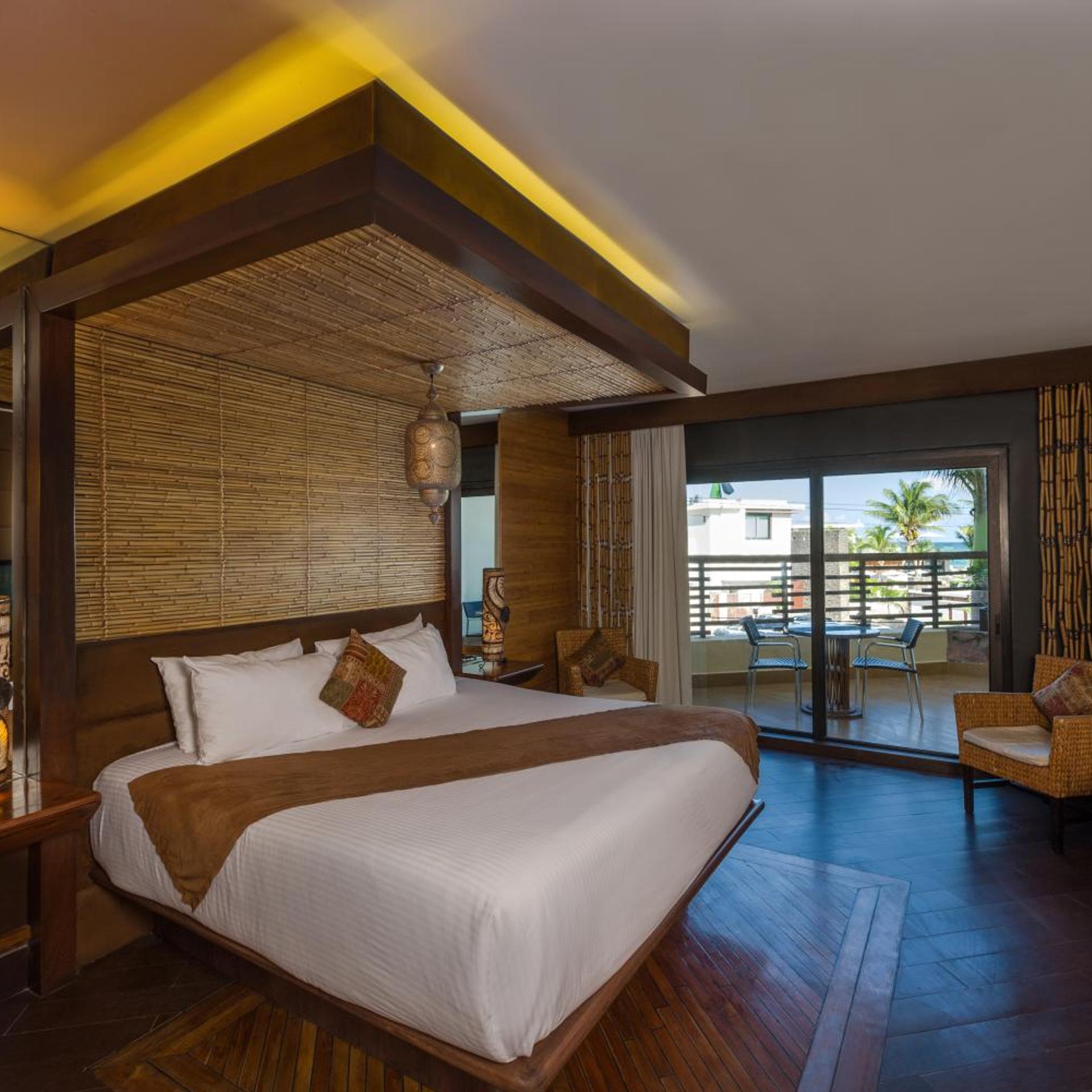 Junior Suite, Street View