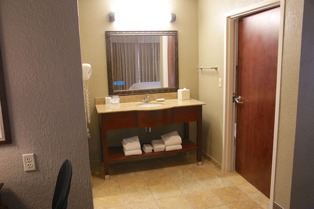 Hampton Inn & Suites McComb 6/49
