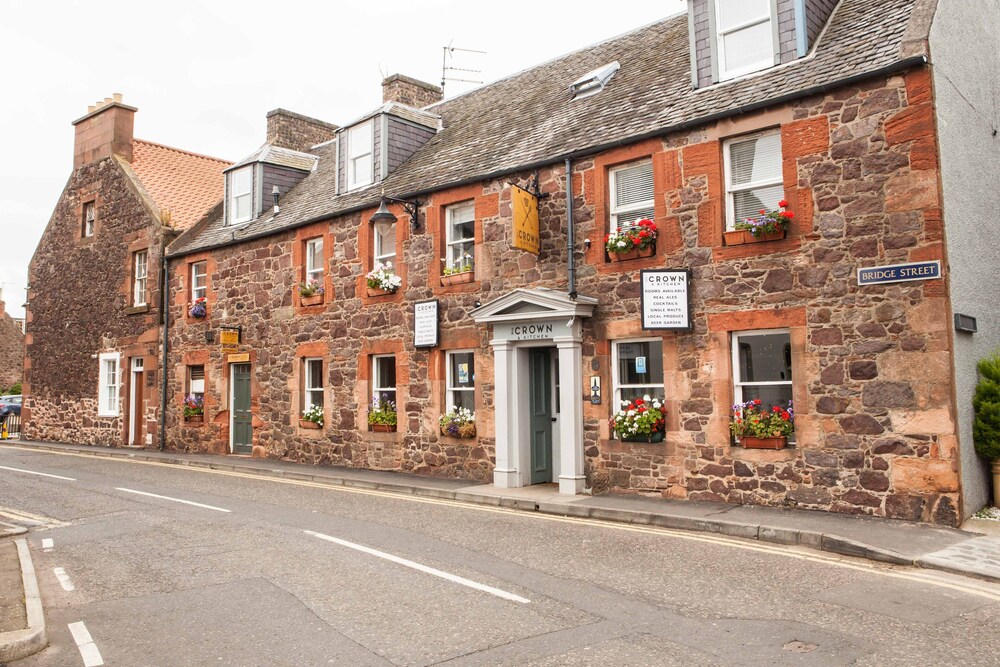 The Crown & Kitchen 2/48