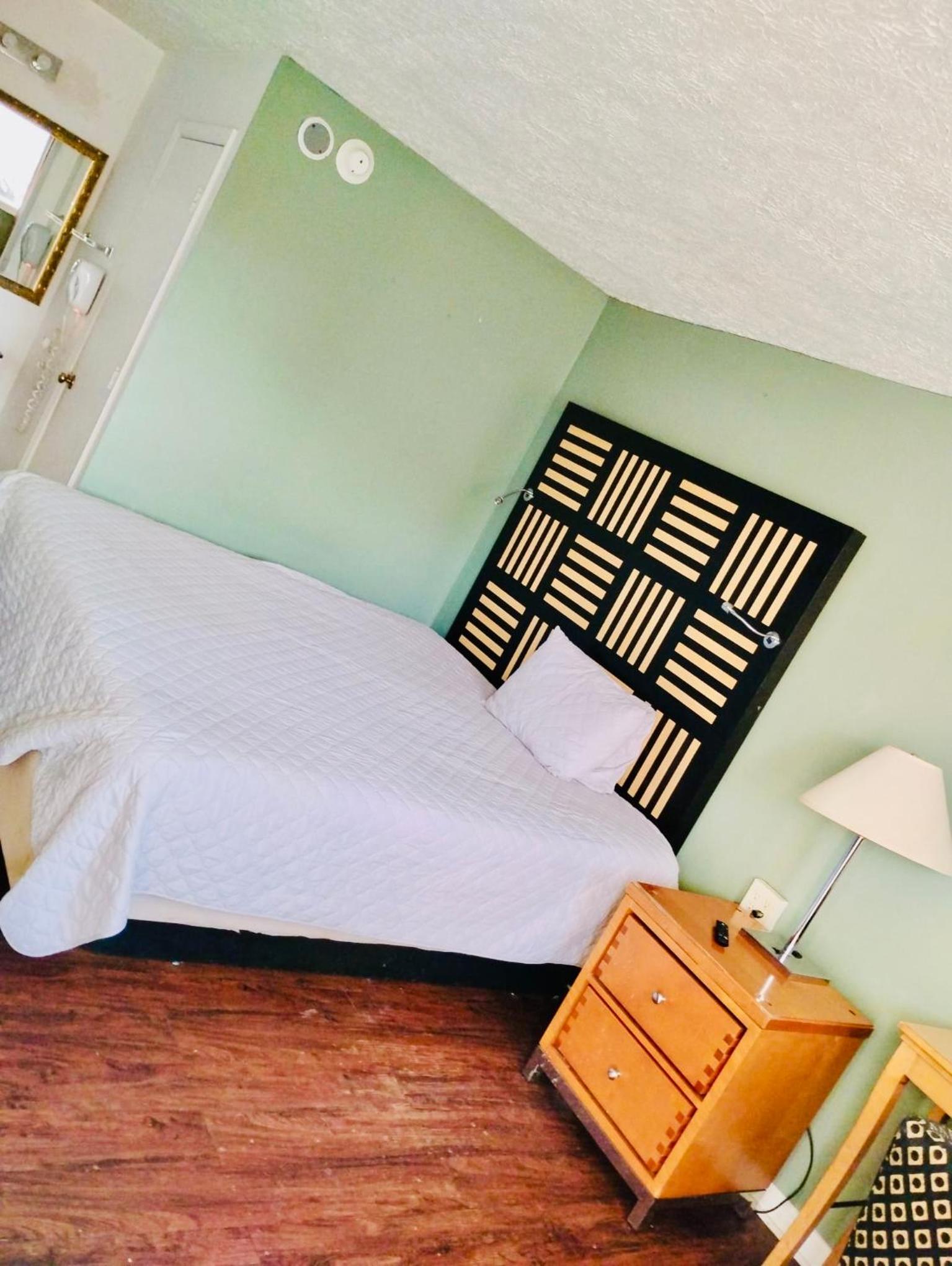 Deluxe, King Bed