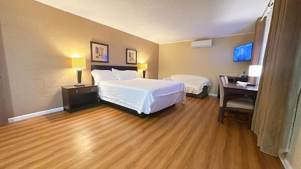 Royal Inn and Suites 22/42