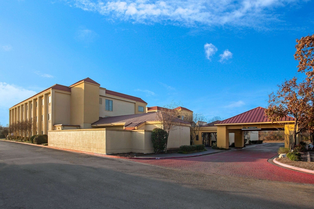 La Quinta Inn Suites Round Rock North 1/41