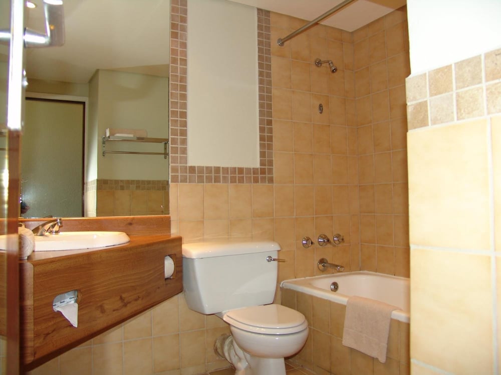 Wilderness Beach Hotel 20/65