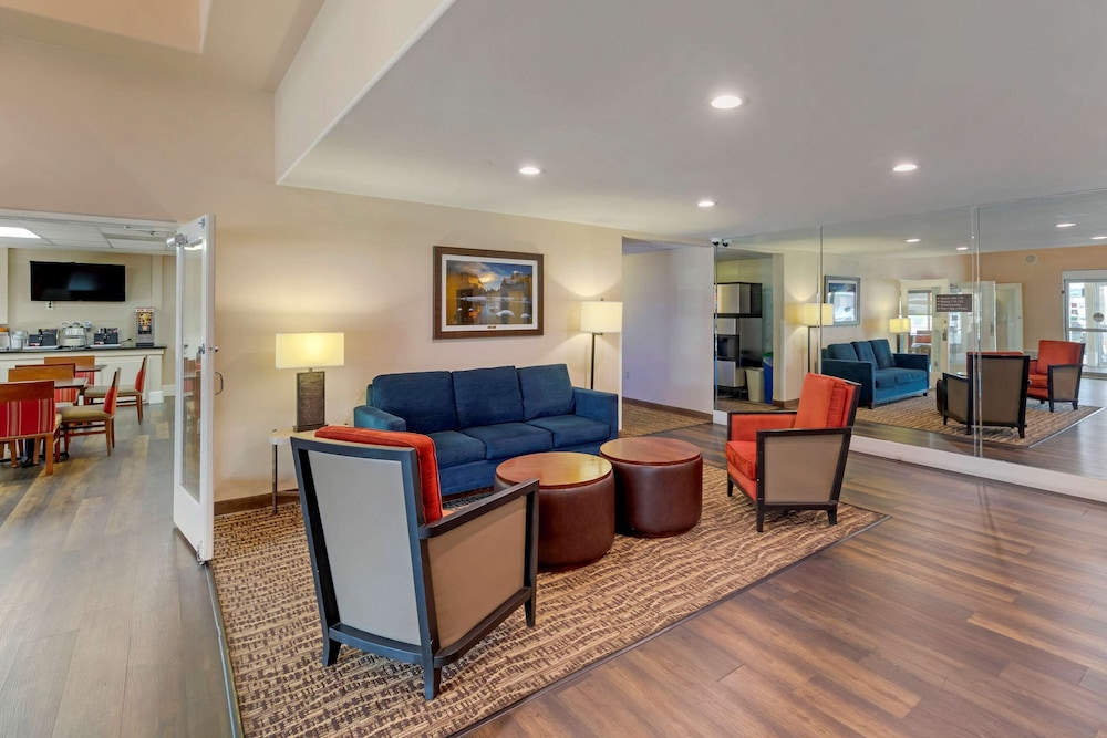 Comfort Suites Victorville-Hesperia 38/56