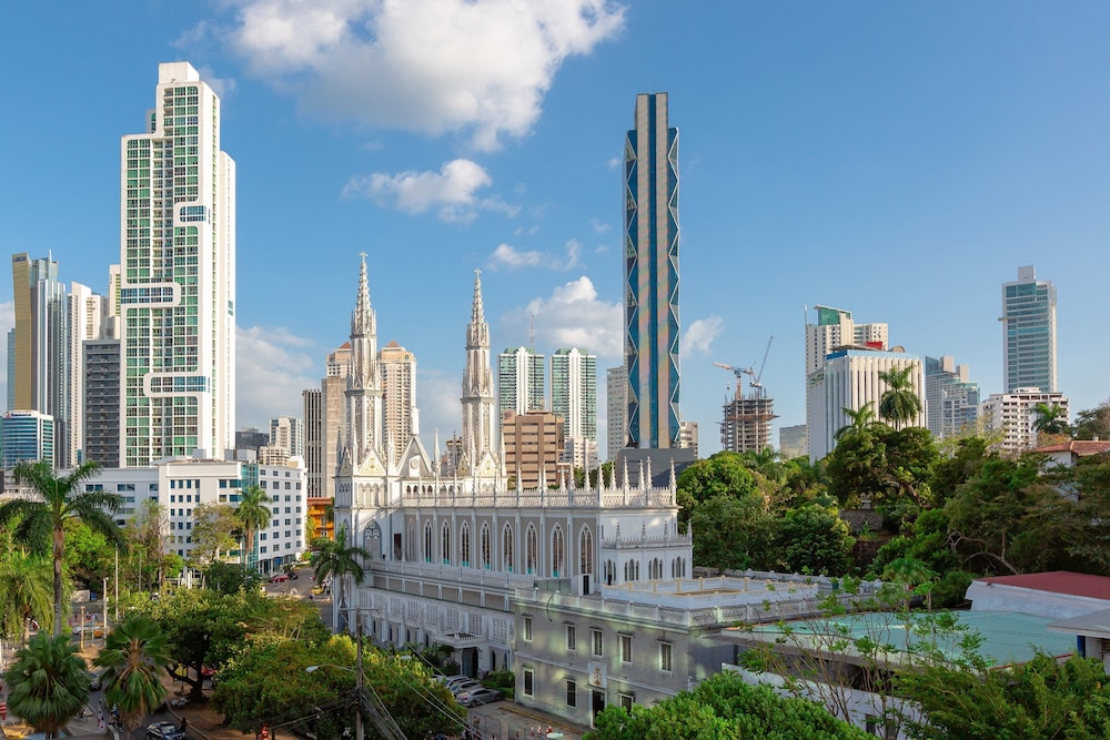 Crowne Plaza Panama 30/80