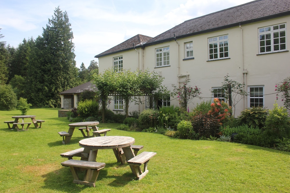 OYO Flagship Nant Ddu Lodge Hotel & Spa in Merthyr Tydfil