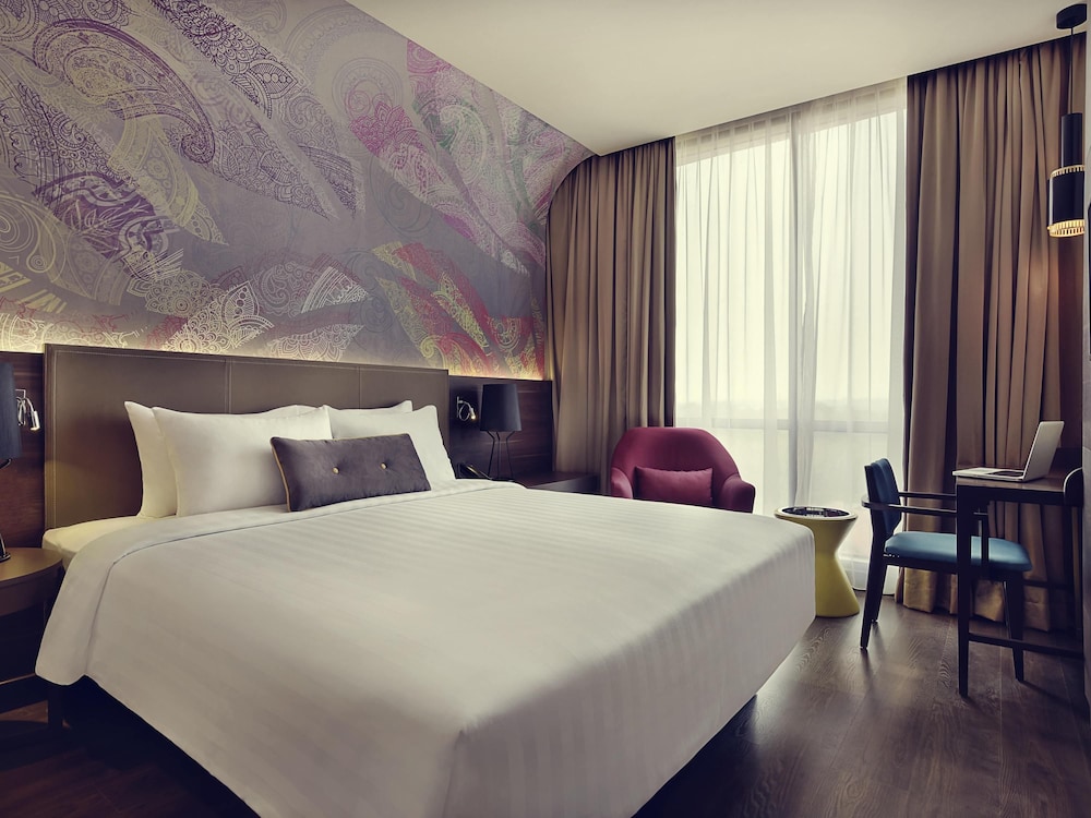 Mercure Karawang 16/66